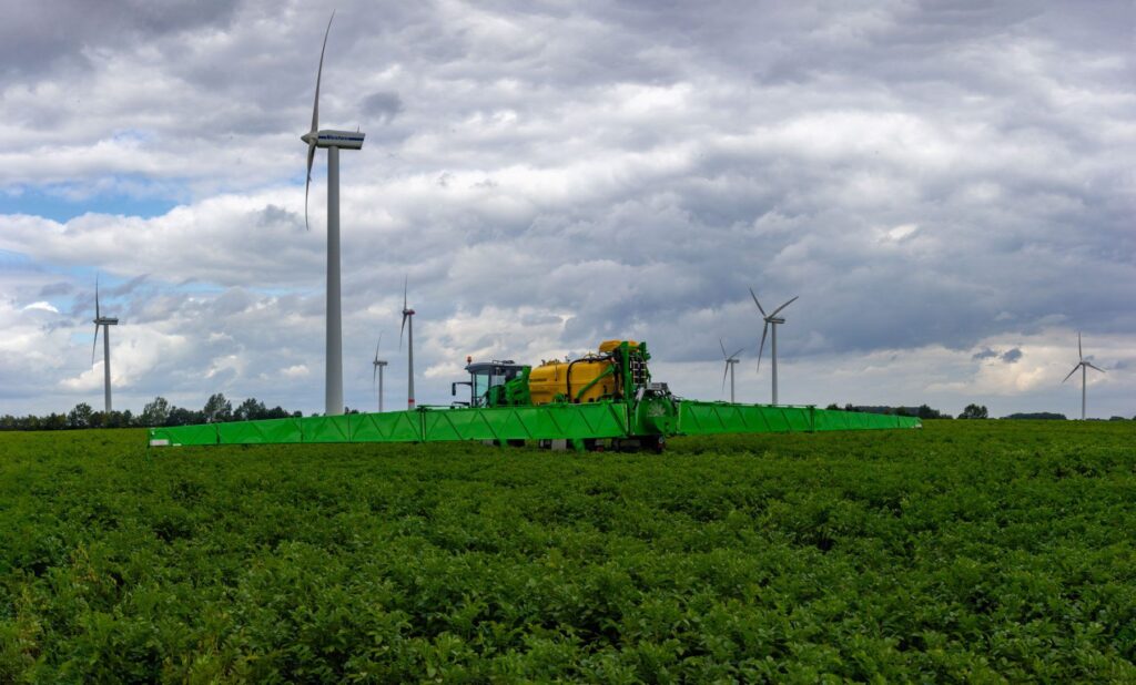 dammann-technik-dammanntrac-2400h-highlander-kartoffelfeld-das-e1601630732210_resized_I7m1rMZ9Lm